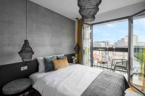 Superb Views 2BR Flat + Balcony