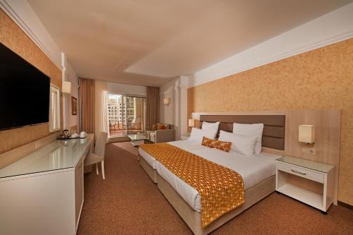Double Deluxe Room Sea View image 6