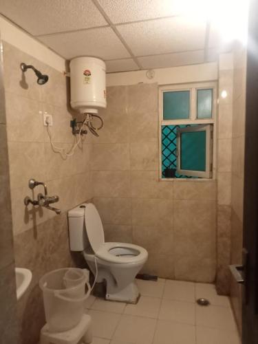 Entire 2 BHK with garden Noida Delhi NCR photo