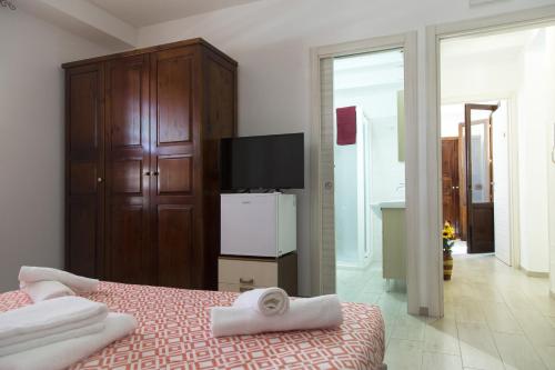 Double Room with Terrace image 4