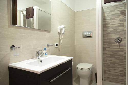 Double Room with Terrace image 3