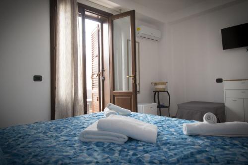 Double Room with Patio image 2