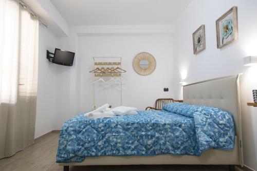 Standard Double Room image 9