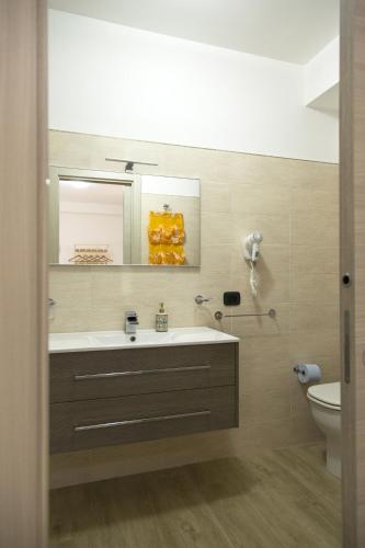 Standard Double Room image 6