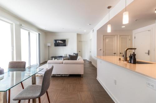 Lux 3 Bedroom 2 Bath Apt in Los Angeles, USA