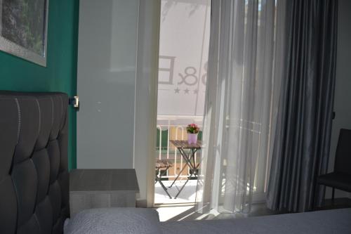 Triple Room with Balcony image 10