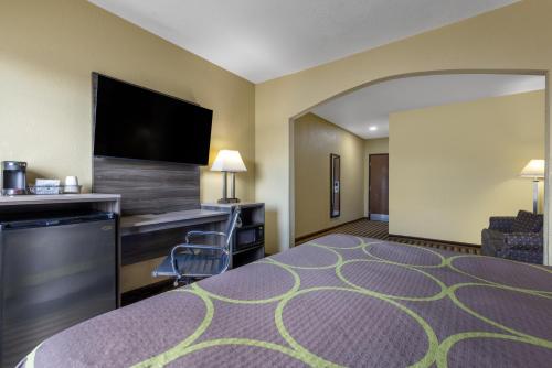 Super 8 by Wyndham Nixa/Springfield Area - image 13
