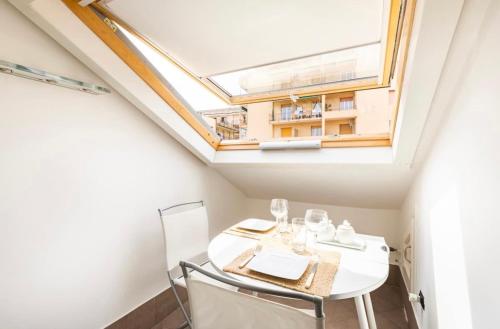 Fuga romantica - Mansarda chic con box privato & mare a 150m – khách sạn tại Loano