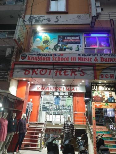 OYO Hotel A K Continental Near Indira Gandhi International Airport