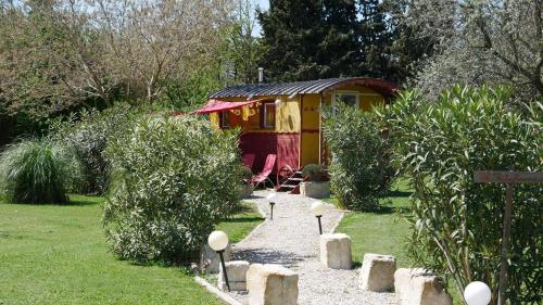 MAS MAURANE-Roulotte avec SPA privé aux portes d'ARLES - Chambre d'hôtes - Tarascon