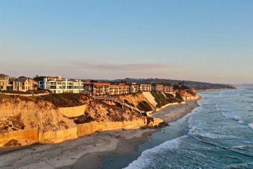 New Luxury Ocean View Penthouse - Del Mar in Solana Beach, USA