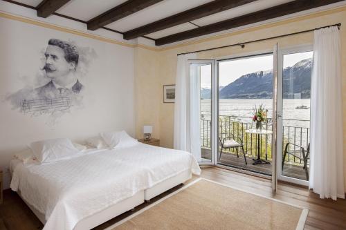 Superior Twin Room with Balcony and Lake View