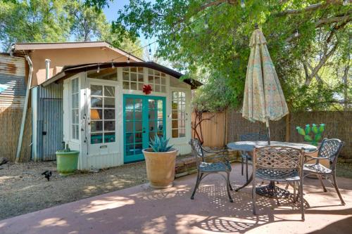 Patagonia Cottage with Patio and Yard Walk to Town!