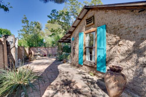 Patagonia Cottage with Patio and Yard Walk to Town!