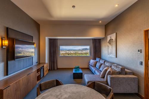 Master Suite, 2 Double