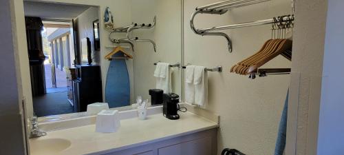 Ramada by Wyndham & Suites Warner Robins - image 6