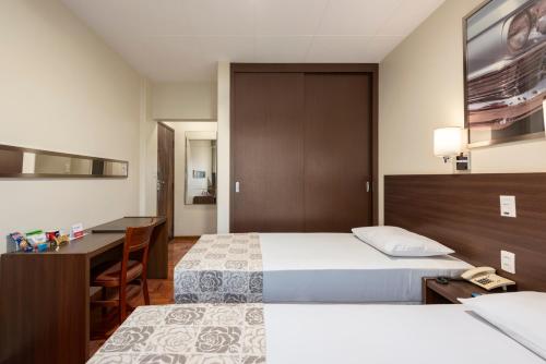 Standard Twin Room image 3