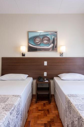 Standard Twin Room image 2