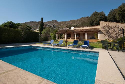 3 bedrooms, 5 beds