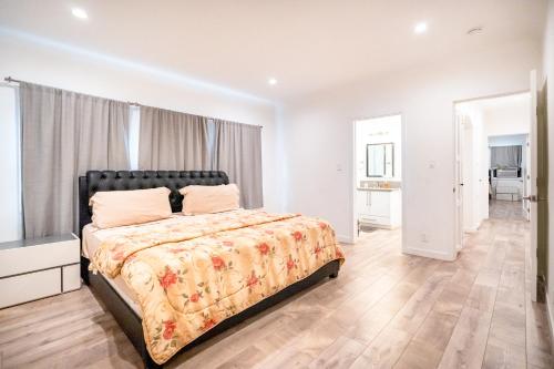 Large Spacious 3 Bedroom 3 Bathroom by Beverly Hills