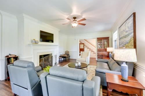 Stunning Clayton Tudor Home - Close to Downtown! in Clayton, USA