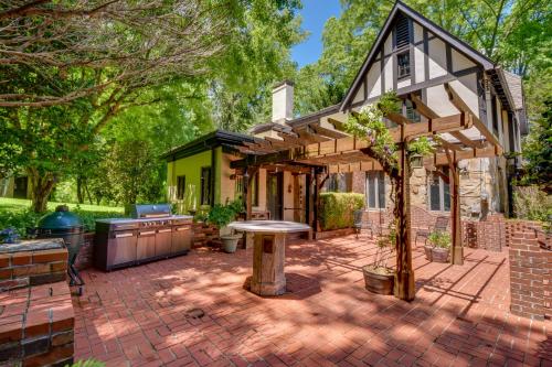 Stunning Clayton Tudor Home - Close to Downtown! in Clayton, USA