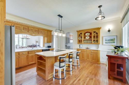 Stunning Clayton Tudor Home - Close to Downtown! in Clayton, USA