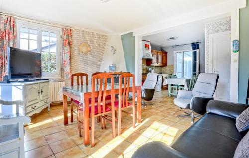 Amazing Home In Anneville Sur Mer in Anneville-sur-Mer