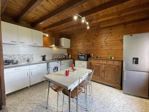 Gîte Châtel-Montagne, 2 pièces, 2 personnes - FR-1-489-447