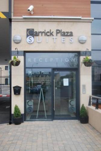 Carrick Plaza Suites and Apartments - 출입구