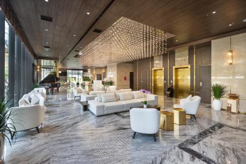 461168683 Golden Lotus Grand Da Nang - Panoramic Rooftop Bar & Daily Afternoon Tea