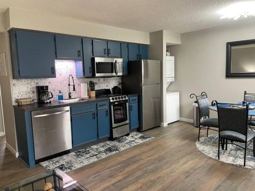 Newly Remodeled Lover’s Luxury Condo with Upgrades