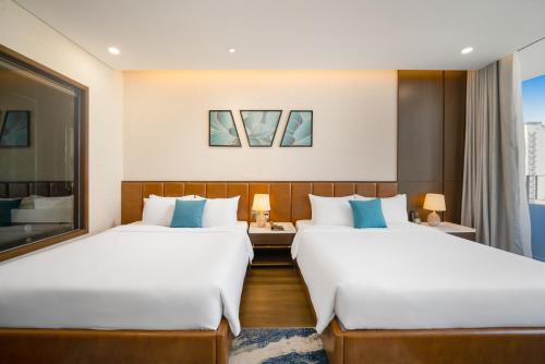461173019 Golden Lotus Grand Da Nang - Panoramic Rooftop Bar & Daily Afternoon Tea