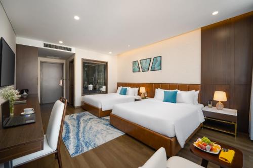 461173057 Golden Lotus Grand Da Nang - Panoramic Rooftop Bar & Daily Afternoon Tea
