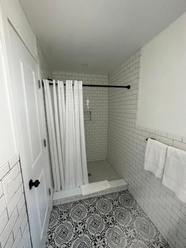 Boardwalk Beach Inn - image 6