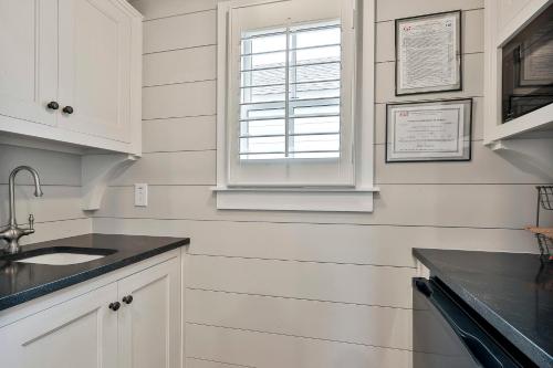 Kitchen, The Cottages at Laurel Brooke in Peachtree City (GA)
