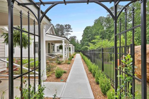 Exterior view, The Cottages at Laurel Brooke in Peachtree City (GA)