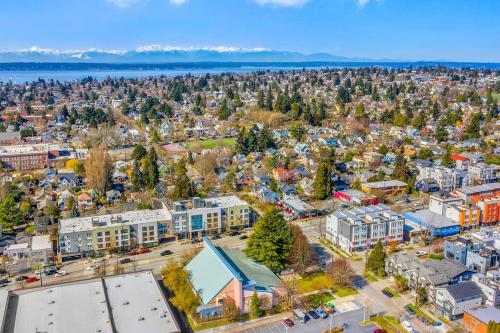 The Sweetest Suite - 91 Walkscore! near สวนสัตว์ วู้ดแลนด์พาร์ค