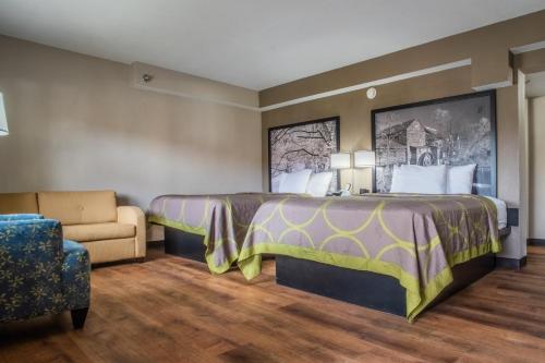 Super 8 by Wyndham Downtown Gatlinburg at Convention Center - image 12