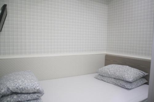 K&B Hostel Room Type - Single Room with Shower