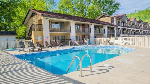 Super 8 by Wyndham Downtown Gatlinburg at Convention Center, Gatlinburg
