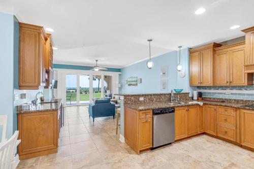 Oceanside Luxury Condo - Ocean View - Pool - Intracoastal Access