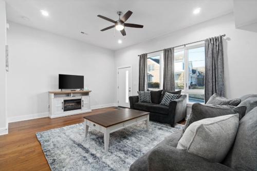 Rebeccas Downtown Luxury Living 527 N 1st St, #C in Clarksville, USA