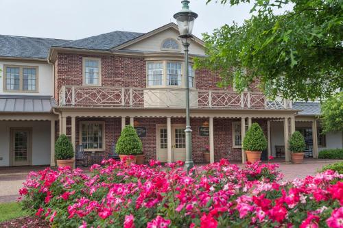 Williamsburg Lodge, Autograph Collection