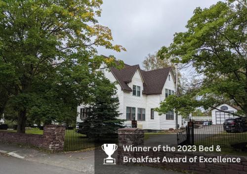 Hill Road Manor Bed & Breakfast Grand Falls-Windsor