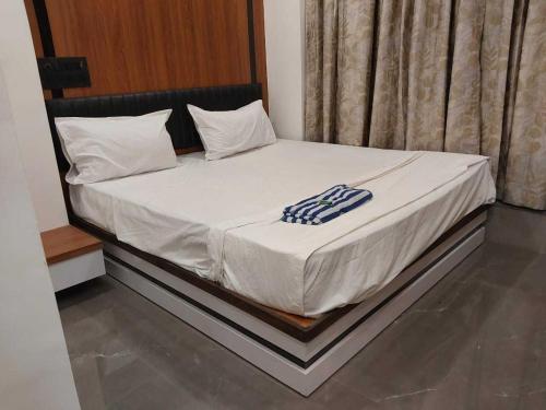 OYO Flagship 81051 The Royal Hotel Stay Delhi