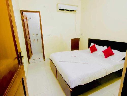 OYO Flagship 81051 The Royal Hotel Stay Delhi