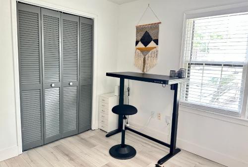 Cozy Family-Friendly home w/ fenced-in backyard in Marietta, USA