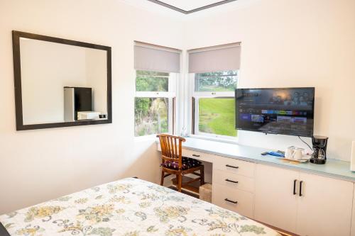 Hilltop Legacy Vacation Rental - image 13