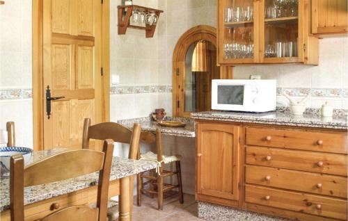 5 Bedroom Nice Home In Zagrilla